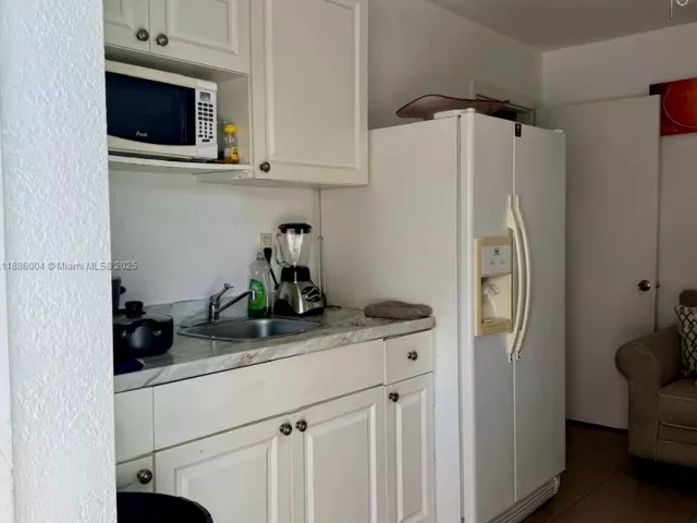 5-bedroom home for sale in Miami Gardens - 19611 NW 47th Ave - MondialRealty