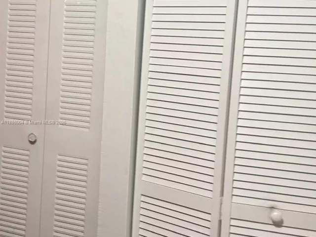 5-bedroom home for sale in Miami Gardens - 19611 NW 47th Ave - MondialRealty