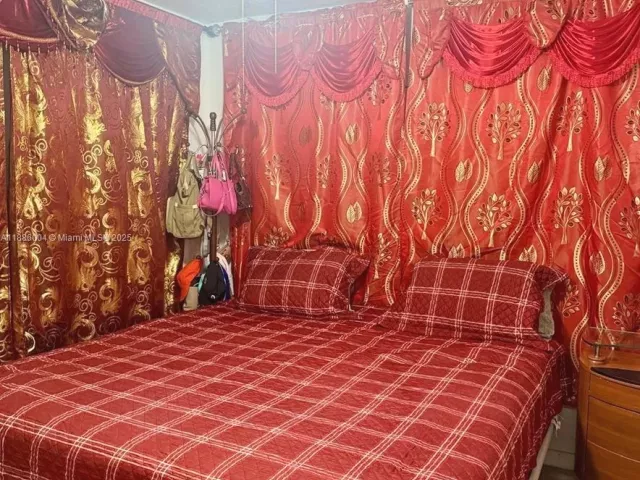 5-bedroom home for sale in Miami Gardens - 19611 NW 47th Ave - MondialRealty