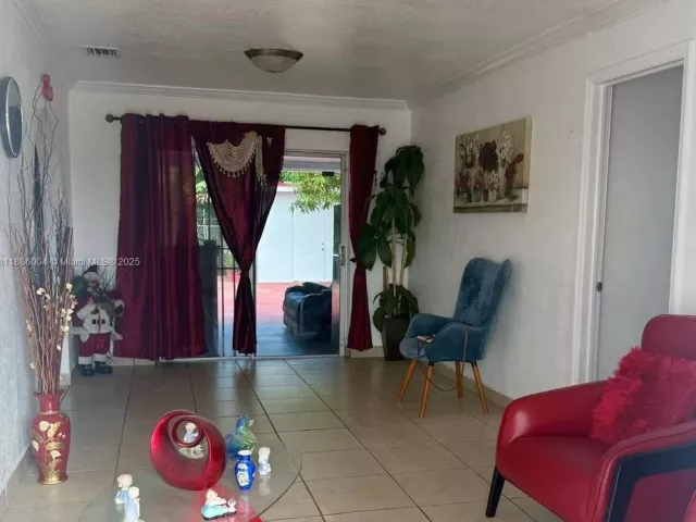 5-bedroom home for sale in Miami Gardens - 19611 NW 47th Ave - MondialRealty