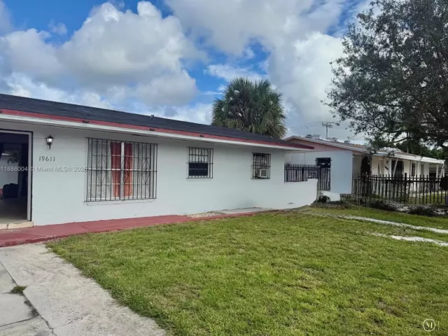 5-bedroom home for sale in Miami Gardens - 19611 NW 47th Ave - MondialRealty