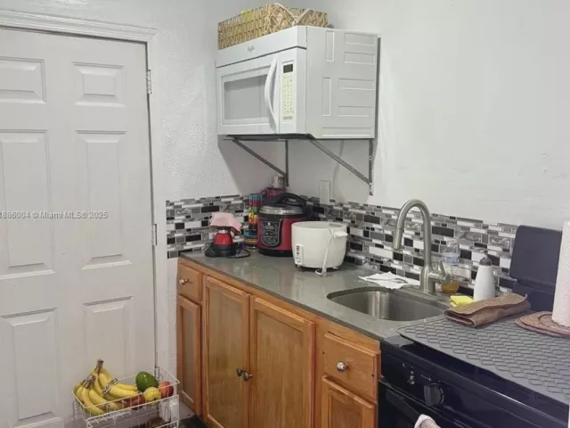 5-bedroom home for sale in Miami Gardens - 19611 NW 47th Ave - MondialRealty