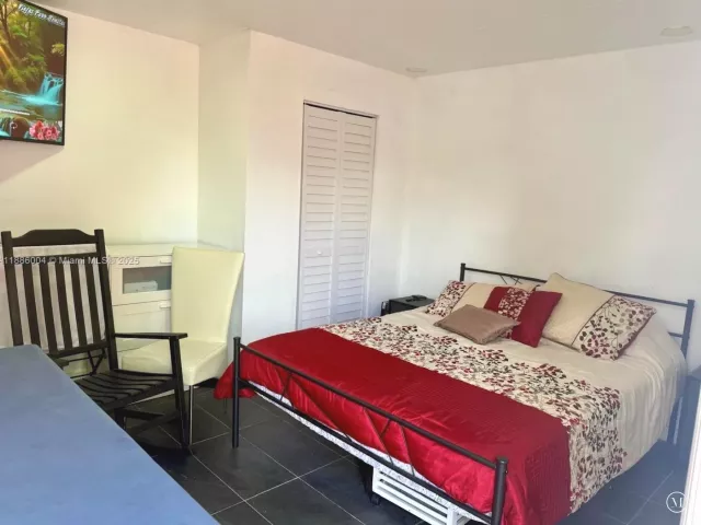 5-bedroom home for sale in Miami Gardens - 19611 NW 47th Ave - MondialRealty