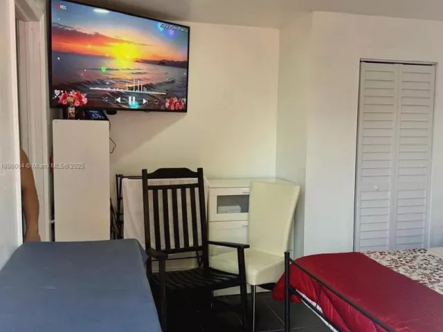 5-bedroom home for sale in Miami Gardens - 19611 NW 47th Ave - MondialRealty