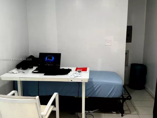 5-bedroom home for sale in Miami Gardens - 19611 NW 47th Ave - MondialRealty