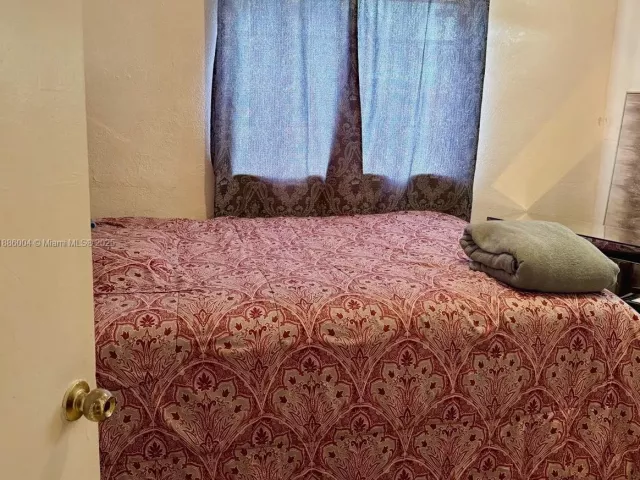 5-bedroom home for sale in Miami Gardens - 19611 NW 47th Ave - MondialRealty