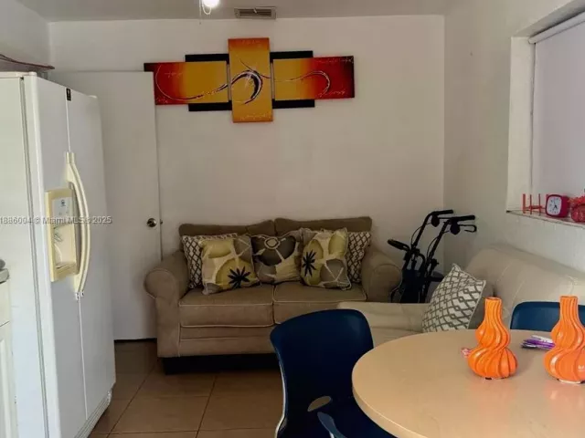 5-bedroom home for sale in Miami Gardens - 19611 NW 47th Ave - MondialRealty