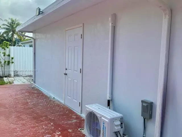5-bedroom home for sale in Miami Gardens - 19611 NW 47th Ave - MondialRealty