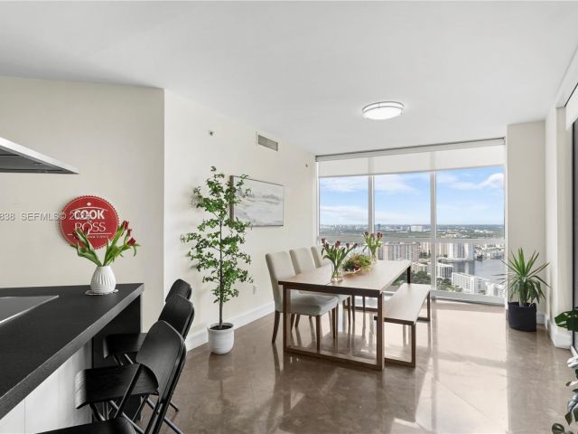 Apartment for sale  Unit #5301 - photo 6591751