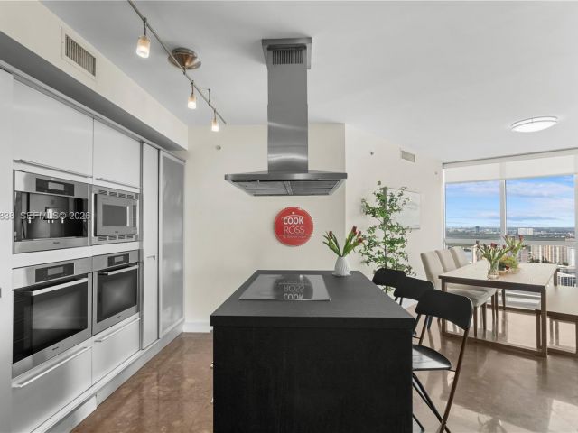 Apartment for sale  Unit #5301 - photo 6591756