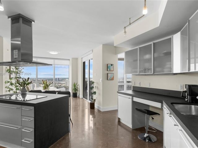 Apartment for sale  Unit #5301 - photo 6591757