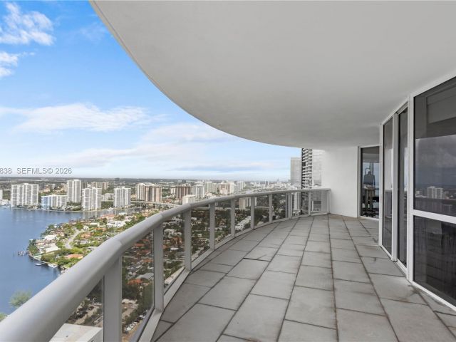 Apartment for sale  Unit #5301 - photo 6591761