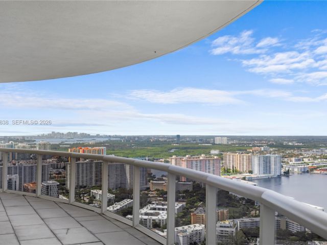 Apartment for sale  Unit #5301 - photo 6591764