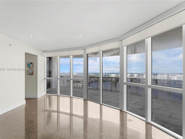 Apartment for sale  Unit #5301 - photo 6591768