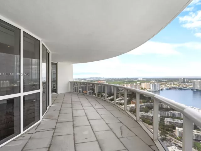 3-bedroom condo for sale in Sunny Isles Beach - 18201 Collins Ave 5301 - MondialRealty