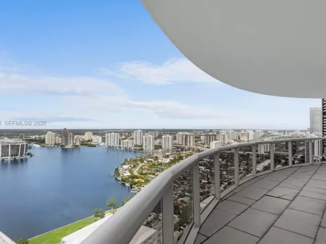 3-bedroom condo for sale in Sunny Isles Beach - 18201 Collins Ave 5301 - MondialRealty