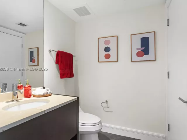 3-bedroom condo for sale in Sunny Isles Beach - 18201 Collins Ave 5301 - MondialRealty