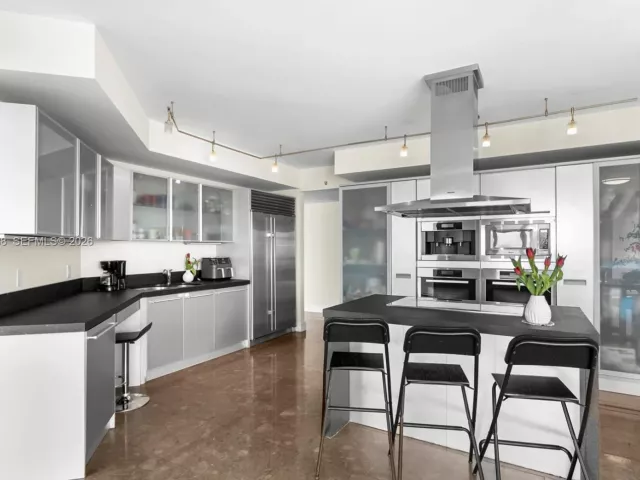 3-bedroom condo for sale in Sunny Isles Beach - 18201 Collins Ave 5301 - MondialRealty