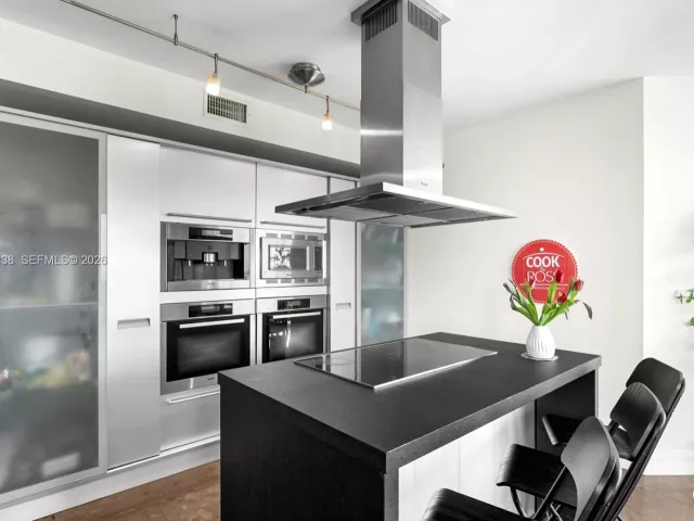 3-bedroom condo for sale in Sunny Isles Beach - 18201 Collins Ave 5301 - MondialRealty