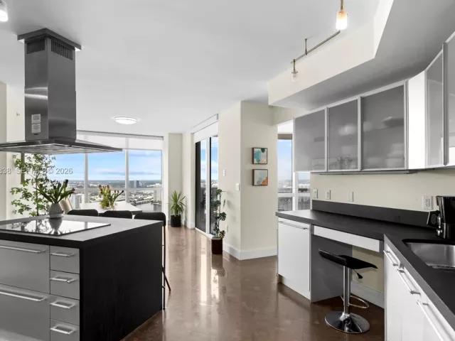 3-bedroom condo for sale in Sunny Isles Beach - 18201 Collins Ave 5301 - MondialRealty