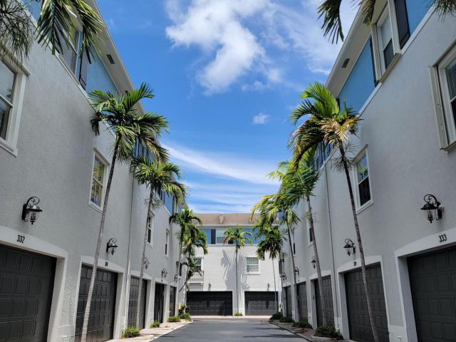 Home for rent at 332 Atlantic Grove Way - photo 6594702