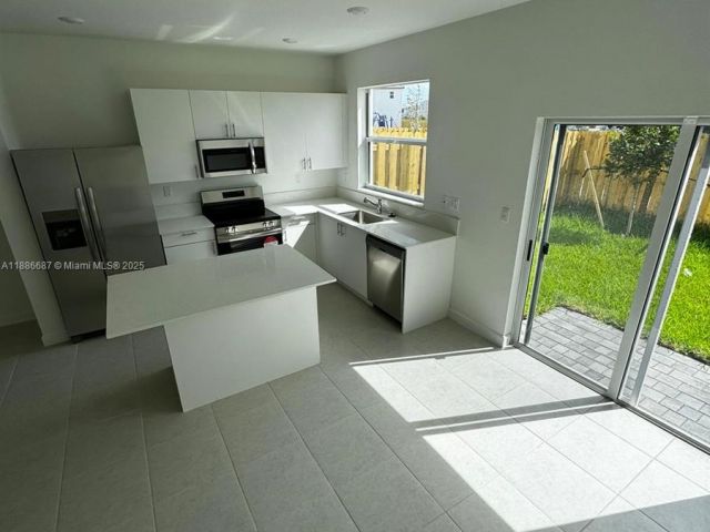 3-bedroom home for sale in Homestead - 16270 SW 292nd St - MondialRealty