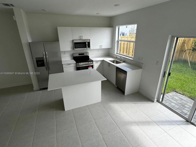 3-bedroom home for sale in Homestead - 16270 SW 292nd St - MondialRealty