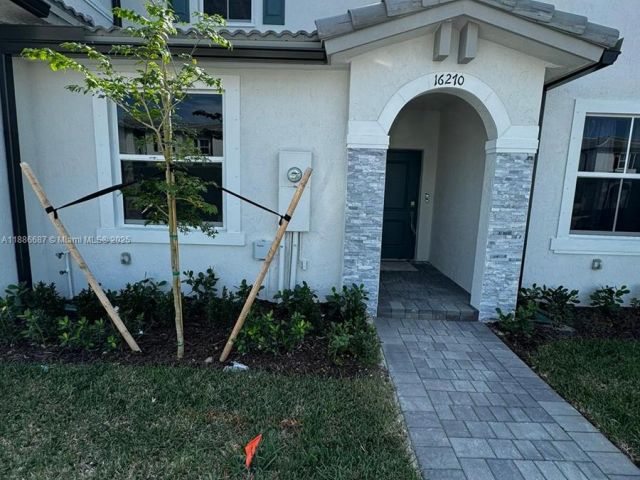 3-bedroom home for sale in Homestead - 16270 SW 292nd St - MondialRealty