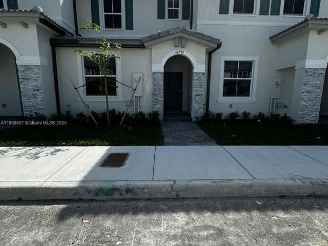 3-bedroom home for sale in Homestead - 16270 SW 292nd St - MondialRealty