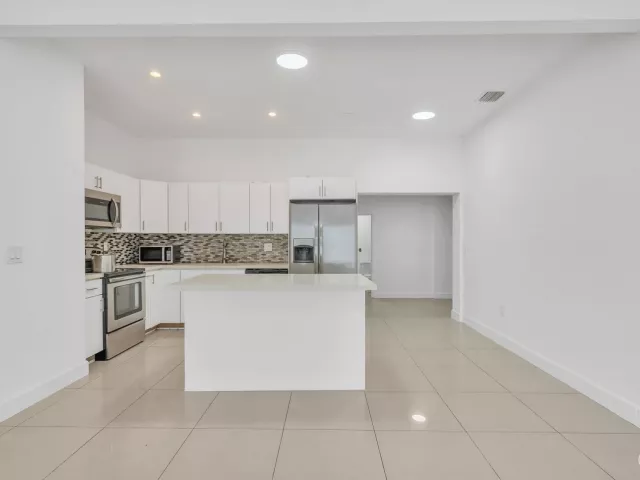 3-bedroom home for sale in Miami - 16010 NE 5th Avenue - MondialRealty