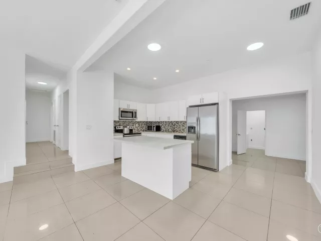 3-bedroom home for sale in Miami - 16010 NE 5th Avenue - MondialRealty