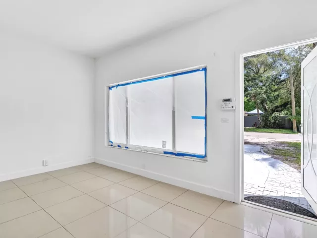 3-bedroom home for sale in Miami - 16010 NE 5th Avenue - MondialRealty