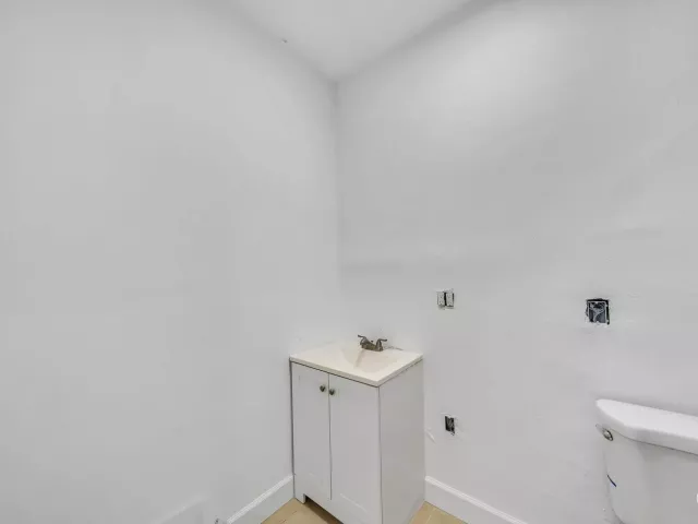 3-bedroom home for sale in Miami - 16010 NE 5th Avenue - MondialRealty