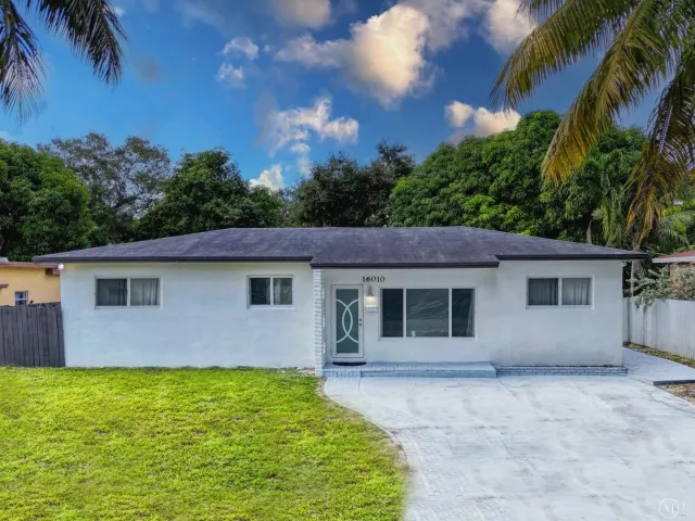 3-bedroom home for sale in Miami - 16010 NE 5th Avenue - MondialRealty