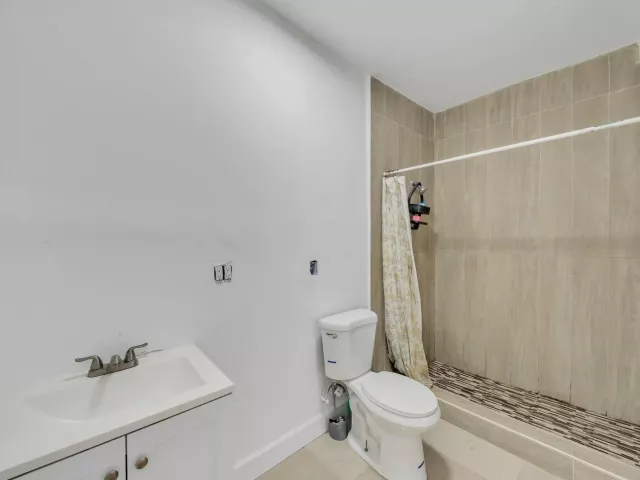 3-bedroom home for sale in Miami - 16010 NE 5th Avenue - MondialRealty