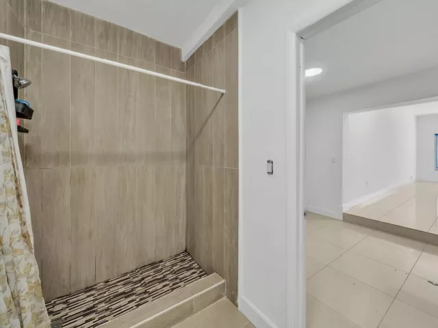 3-bedroom home for sale in Miami - 16010 NE 5th Avenue - MondialRealty