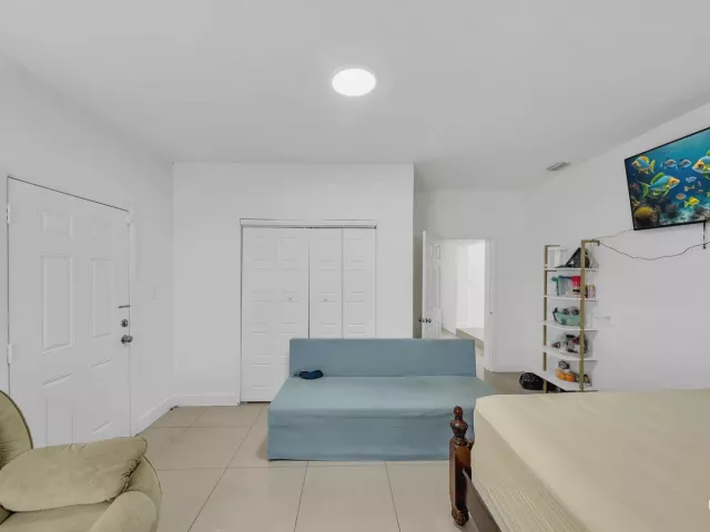 3-bedroom home for sale in Miami - 16010 NE 5th Avenue - MondialRealty