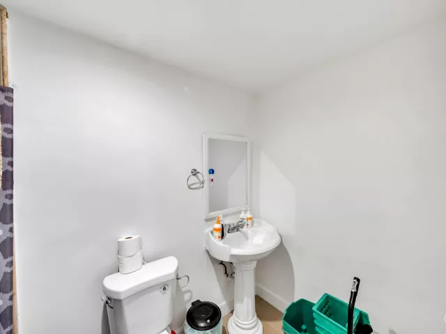 3-bedroom home for sale in Miami - 16010 NE 5th Avenue - MondialRealty
