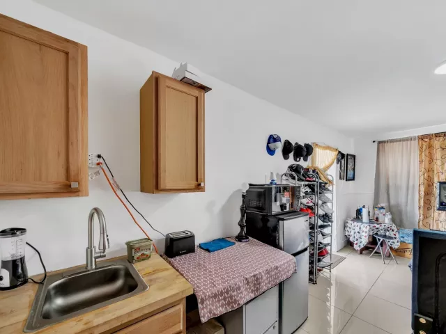3-bedroom home for sale in Miami - 16010 NE 5th Avenue - MondialRealty
