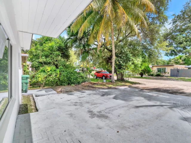 3-bedroom home for sale in Miami - 16010 NE 5th Avenue - MondialRealty