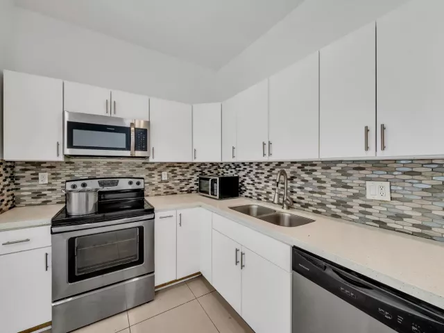 3-bedroom home for sale in Miami - 16010 NE 5th Avenue - MondialRealty