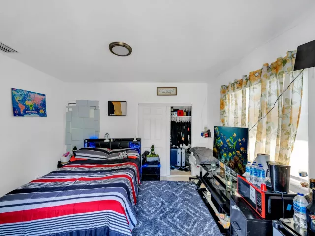 3-bedroom home for sale in Miami - 16010 NE 5th Avenue - MondialRealty
