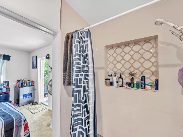 3-bedroom home for sale in Miami - 16010 NE 5th Avenue - MondialRealty