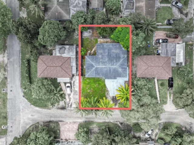 3-bedroom home for sale in Miami - 16010 NE 5th Avenue - MondialRealty