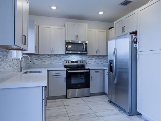 3-bedroom home for rent in Homestead - 1014 SE 23rd Ave - MondialRealty