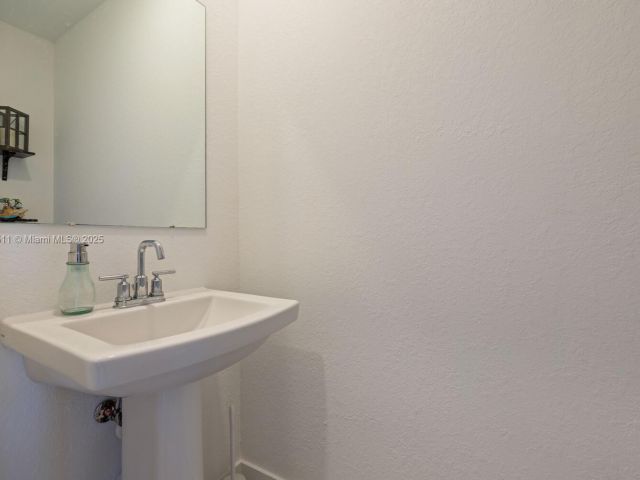 3-bedroom home for rent in Homestead - 1014 SE 23rd Ave - MondialRealty