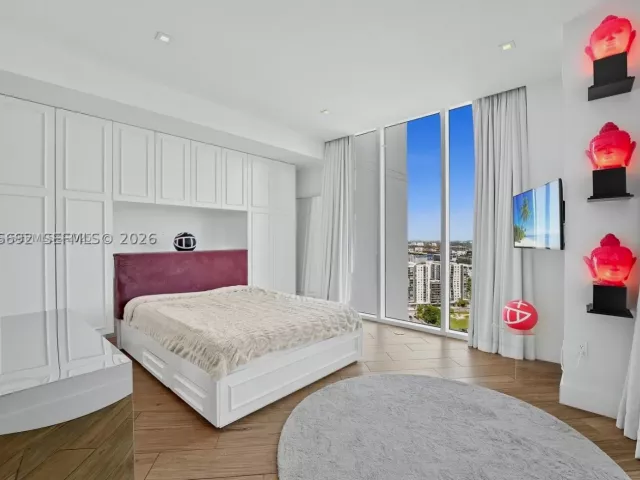 3-bedroom condo for sale in Miami - 2020 N Bayshore Dr 2702 - MondialRealty