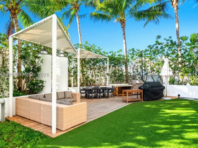 3-bedroom condo for sale in Miami - 2020 N Bayshore Dr 2702 - MondialRealty