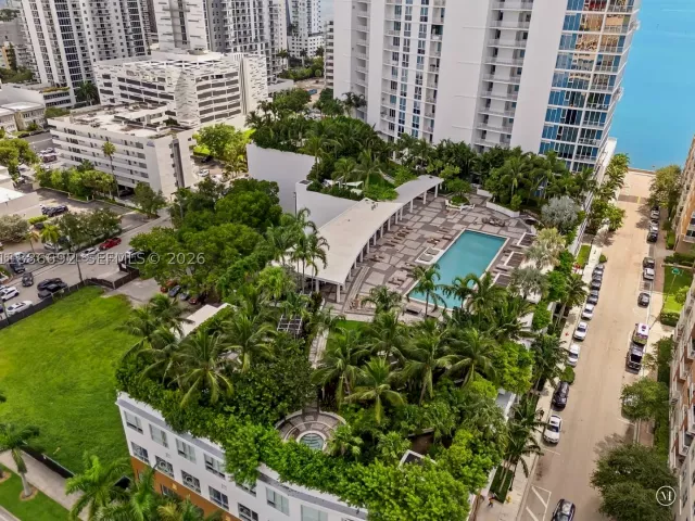 3-bedroom condo for sale in Miami - 2020 N Bayshore Dr 2702 - MondialRealty