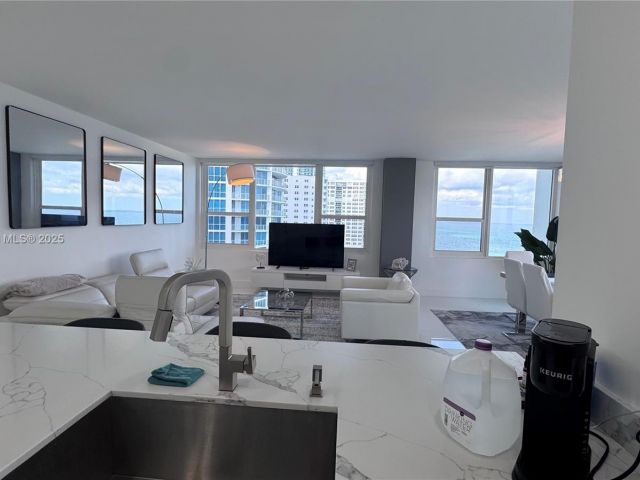 Apartment for rent  Unit #912 - photo 7292553